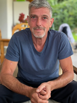 Zoli, 58 �ves t�rskeres� f�rfi, R�vf�l�p