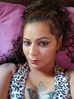 Georgina, 32 �ves t�rskeres� n�, Eger