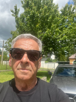 Gerg�, 65 �ves t�rskeres� f�rfi, Tahit�tfalu