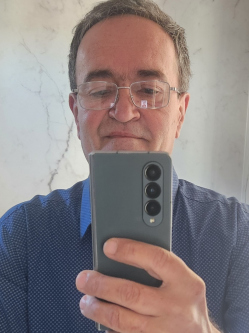Mih�ly, 54 �ves t�rskeres� f�rfi, �rhalom