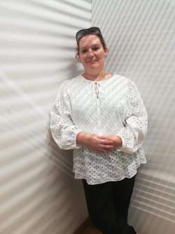 Szilvia, 48 �ves t�rskeres� n�, El�sz�ll�s
