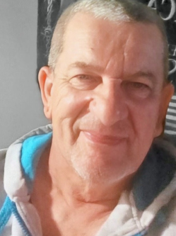 L�szl�, 67 �ves t�rskeres� f�rfi, Gy�r