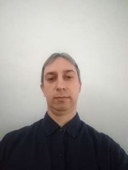 Gyula, 49 �ves t�rskeres� f�rfi, Tarj�n