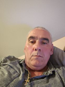 L�szl�, 53 �ves t�rskeres� f�rfi, G�rce