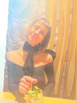 Melinda, 48 �ves t�rskeres� n�, Buda�rs