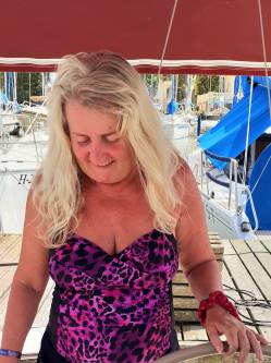 Zsu, 59 �ves t�rskeres� n�, P�cs