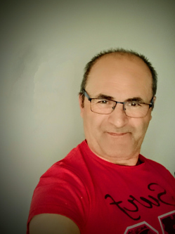 Zsolt, 54 �ves t�rskeres� f�rfi, Koml�