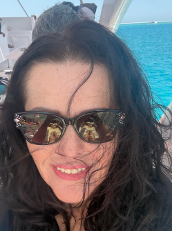 Andrea, 55 �ves t�rskeres� n�, �rd