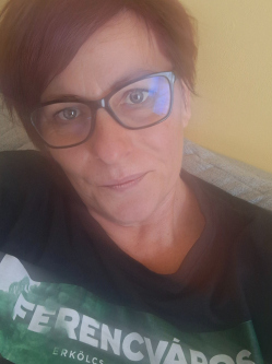Anita, 44 �ves t�rskeres� n�, Szolnok