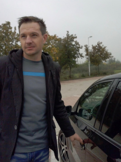 Zoli, 45 �ves t�rskeres� f�rfi, Moh�cs