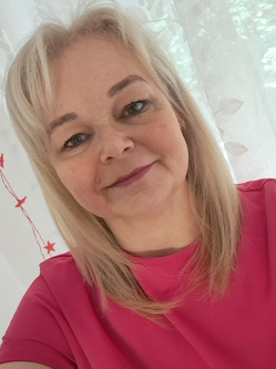T�mea, 52 �ves t�rskeres� n�, L�b�ny