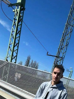 Zolt�n, 29 �ves t�rskeres� f�rfi, B�k�s