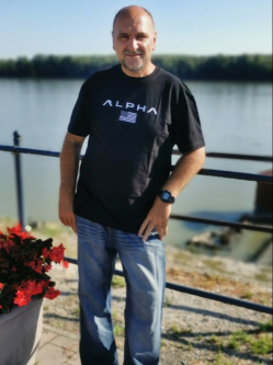 Gyula, 52 �ves t�rskeres� f�rfi, Cece