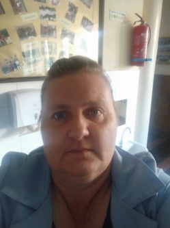Melinda, 48 �ves t�rskeres� n�, Balatonbogl�r