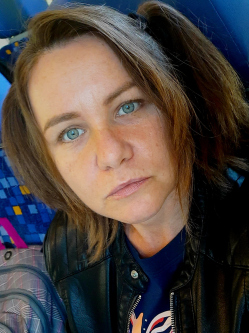 Hajnalka, 44 �ves t�rskeres� n�, Berzence