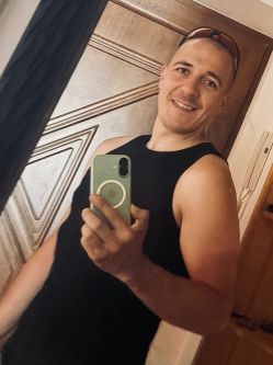 Csaba, 30 �ves t�rskeres� f�rfi, J�szkis�r