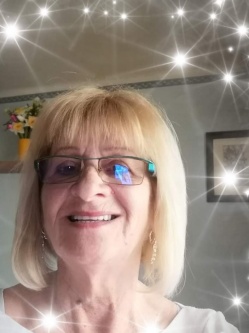 Anna, 74 �ves t�rskeres� n�, V�rpalota
