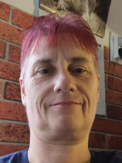 M�rta, 46 �ves t�rskeres� n�, L�batlan