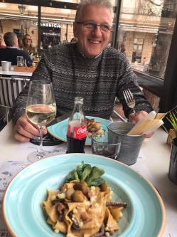Miklos, 62 �ves nagyk�r�si t�rskeres� f�rfi