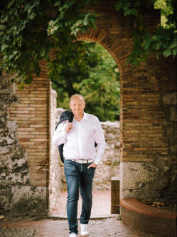 Imre, 48 �ves t�rskeres� f�rfi, Eger