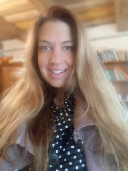 Juli, 37 �ves t�rskeres� n�, Zalasz�nt�