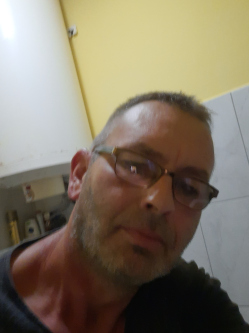 Imre, 55 �ves t�rskeres� f�rfi, Szarvas