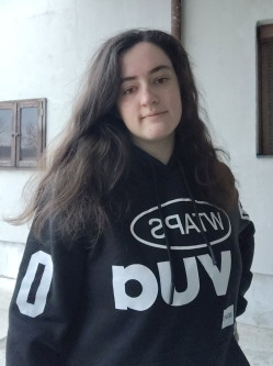 Eszter, 21 �ves t�rskeres� n�, B�k�scsaba