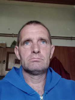 Csaba, 48 �ves t�rskeres� f�rfi, Ver�ce