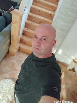 Tibor, 48 �ves t�rskeres� f�rfi, D�vav�nya
