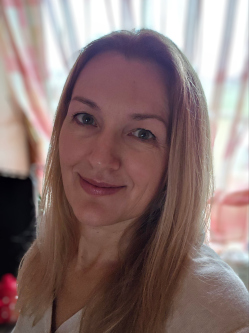 M�ni, 48 �ves t�rskeres� n�, Debrecen