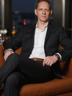 Zsolt, 47 �ves t�rskeres� f�rfi, Szombathely
