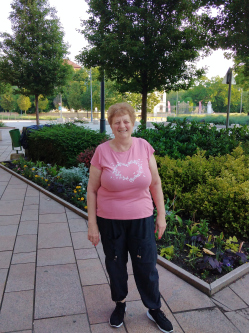 Klarissza, 71 �ves t�rskeres� n�, P�pa
