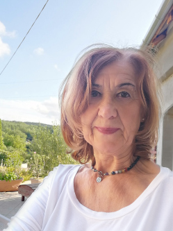 Marika, 65 �ves t�rskeres� n�, Acsa