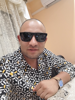 Levente, 30 �ves t�rskeres� f�rfi, Polg�r