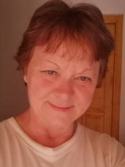 Erzs�bet, 68 �ves t�rskeres� n�, Kerkafalva