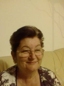 Andi, 76 �ves t�rskeres� n�, M�traterenye