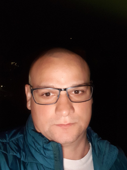 Attila, 32 �ves t�rskeres� f�rfi, Kom�rom
