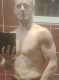 Kriszti�n, 46 �ves t�rskeres� f�rfi, Pacsa