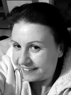 T�mea, 41 �ves t�rskeres� n�, Sopron