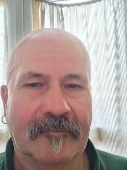 Mihaly, 71 �ves p�tf�rd�i t�rskeres� f�rfi