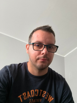 Isti, 36 �ves t�rskeres� f�rfi, Szigetv�r