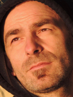 L�szl�, 55 �ves t�rskeres� f�rfi, South Yorkshire