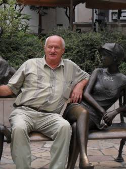 Ferenc, 76 �ves t�rskeres� f�rfi, Mez�cs�t