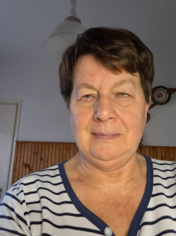 Ir�n, 66 �ves t�rskeres� n�, Adony