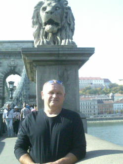 Gyula, 72 �ves t�rskeres� f�rfi, Cegl�dbercel