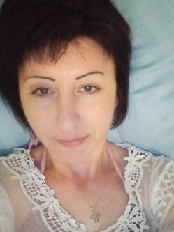 M�nika, 46 �ves t�rskeres� n�, Budapest