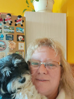 Gabriella, 53 �ves t�rskeres� n�, Alm�sf�zit�
