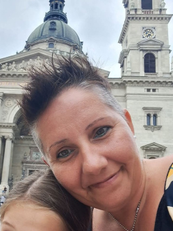 Fanni, 40 �ves t�rskeres� n�, Nyitra