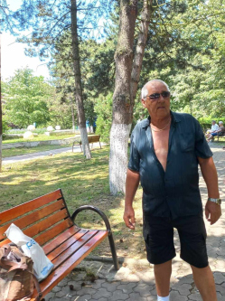 Titusz, 68 �ves t�rskeres� f�rfi, Oroszl�ny