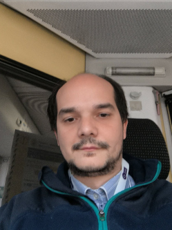 �d�m, 32 �ves t�rskeres� f�rfi, Budapest